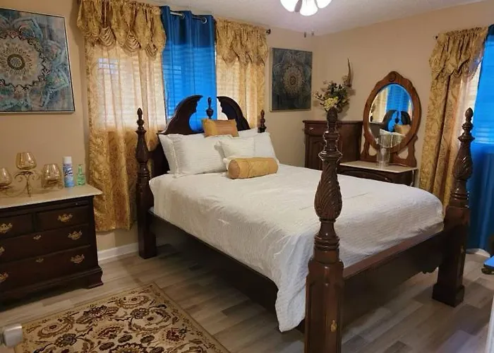 Cozy Oak Street Luxury Stay